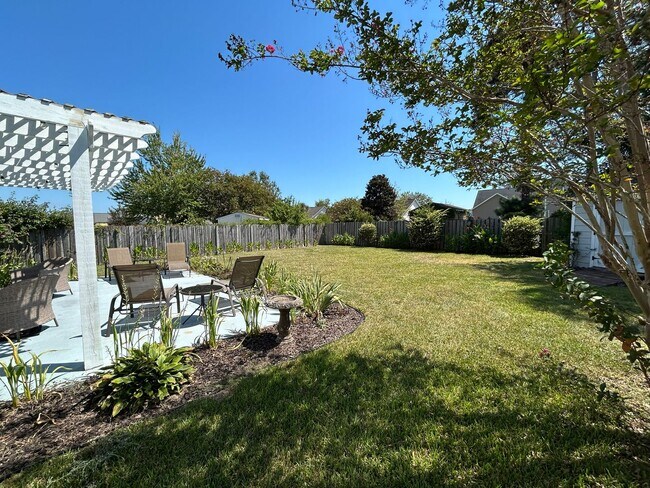 Building Photo - Charming home nestled in Courtney Pines with full fenced backyard!