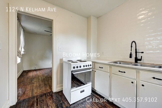 Building Photo - 1126 N Kelham Ave