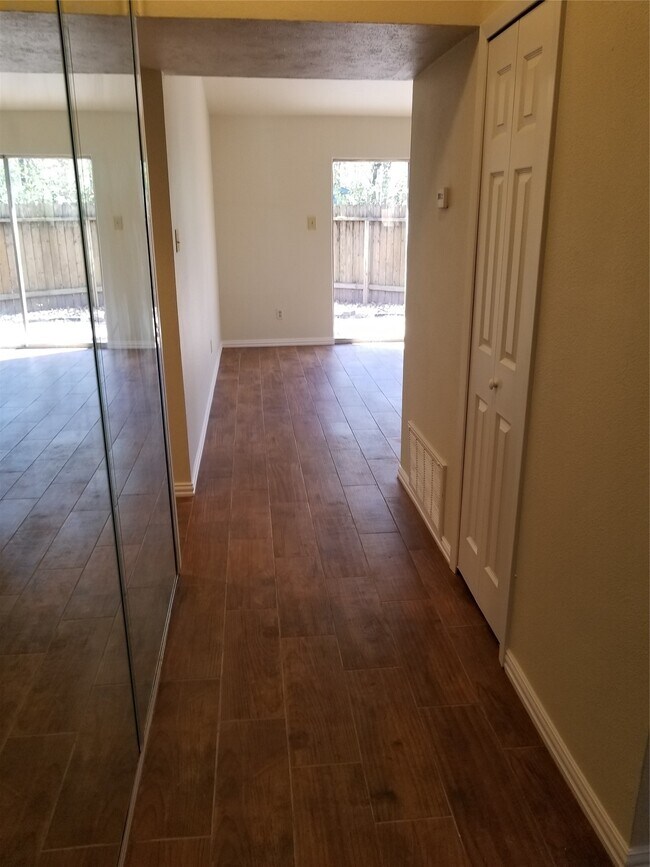Building Photo - 11 Canyon Oak Pl