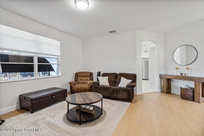 Building Photo - 356 Olster St