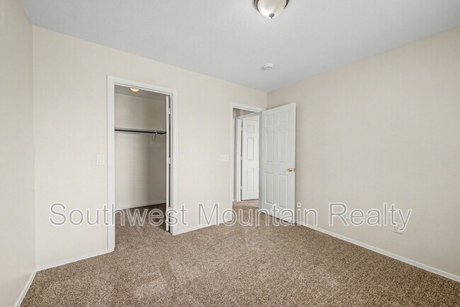 Building Photo - 1399 E Saguaro Trail