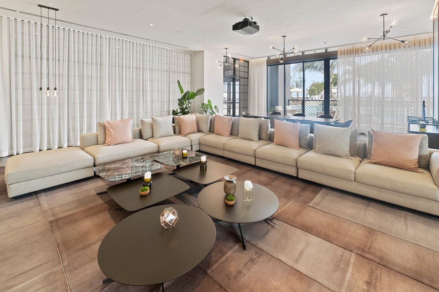 Building Photo - 121 NE 5th St