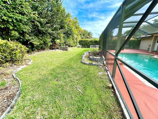 Building Photo - 10001 NW 11th Manor