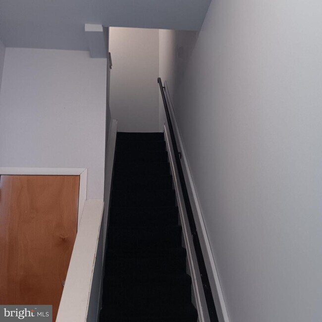 Building Photo - 1732 W Diamond St