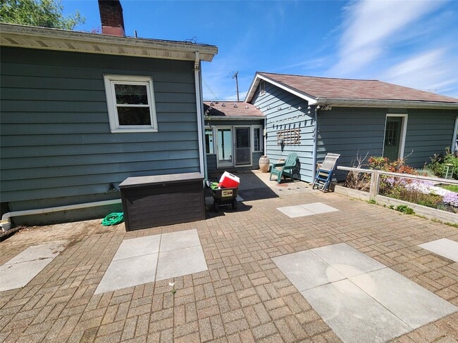 Building Photo - 1208 NY-9G