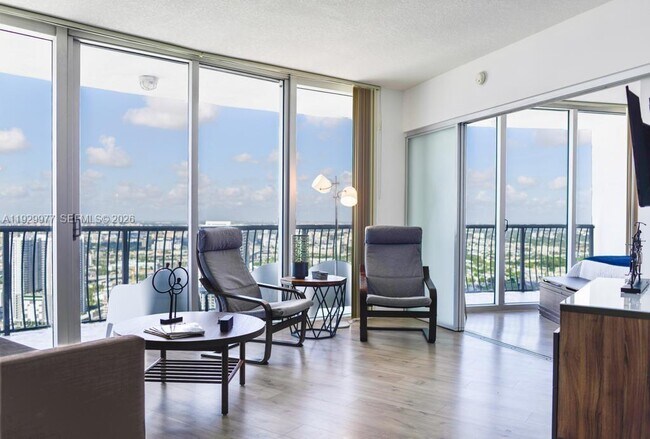 Building Photo - 1750 N Bayshore Dr