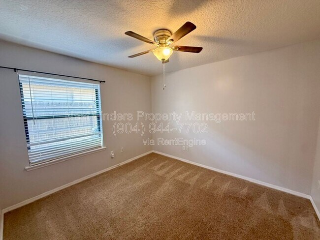 Building Photo - 13658 Kayak Ct