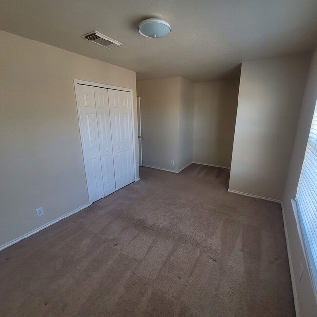 Building Photo - Perfectly Located near Medical Center