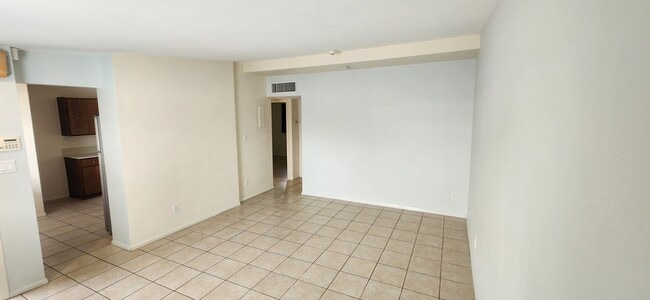 Building Photo - 3319 N Dodge Blvd