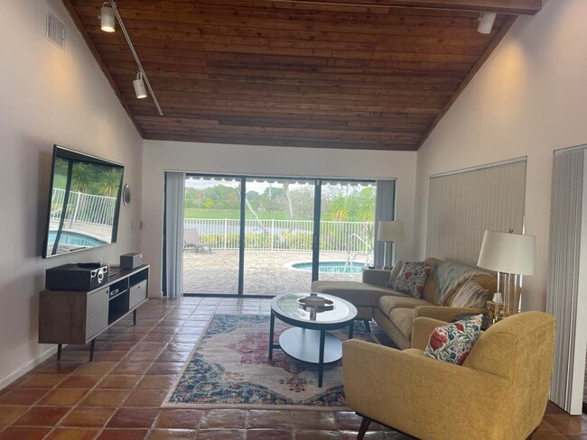 Building Photo - 13772 Sand Crane Dr