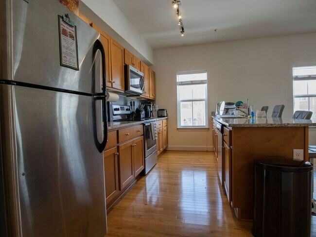 Building Photo - 11905 Centre St