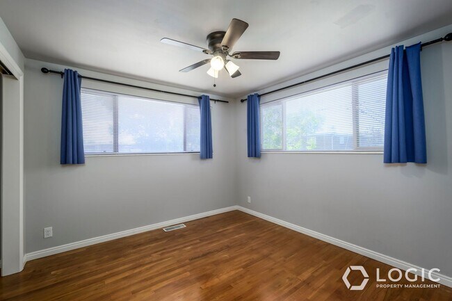 Building Photo - 759 Riverside Dr