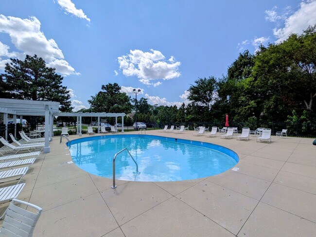 Building Photo - 700 Perrie Dr