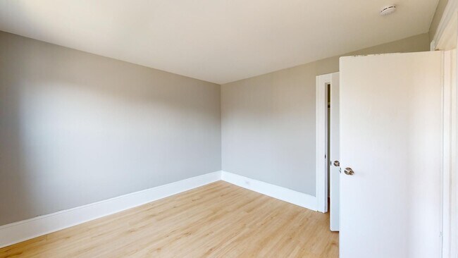 Building Photo - 1371 W 85th St