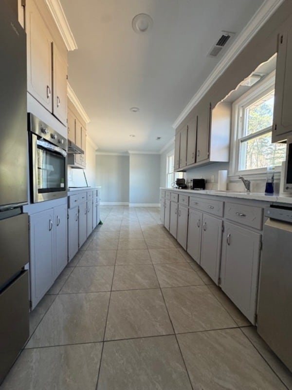 Building Photo - 584 Lakeview Rd