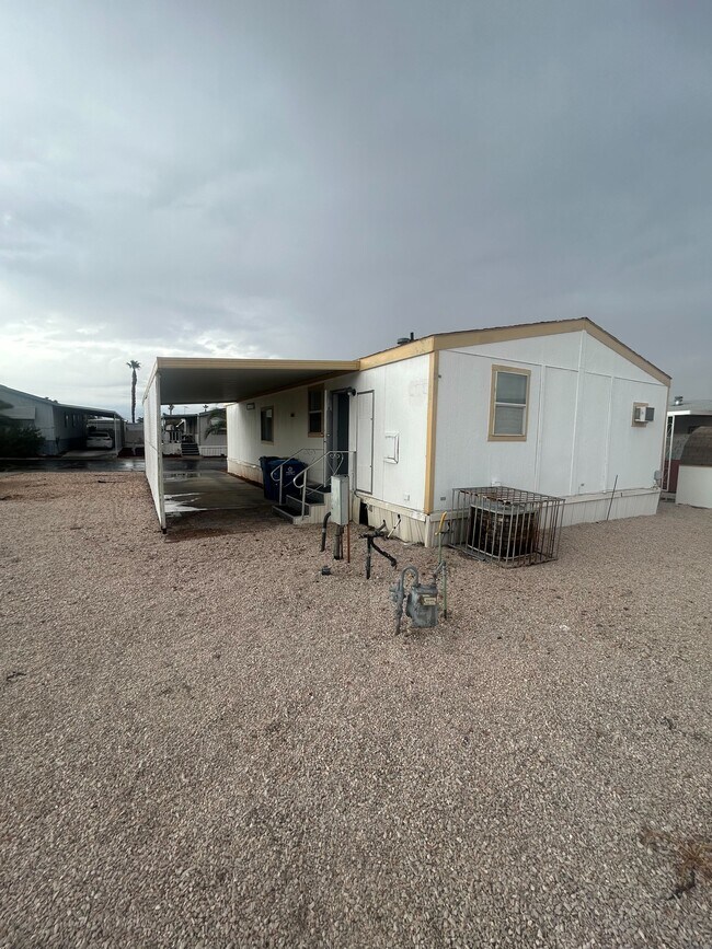 Building Photo - 3601 E Wyoming Ave