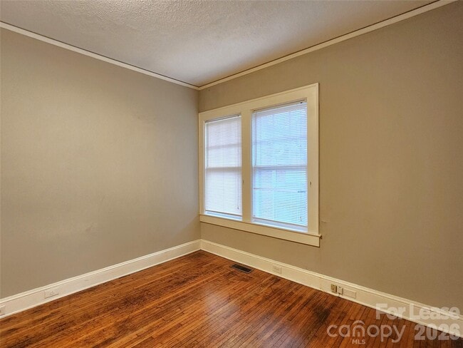 Building Photo - 337 N 9th St