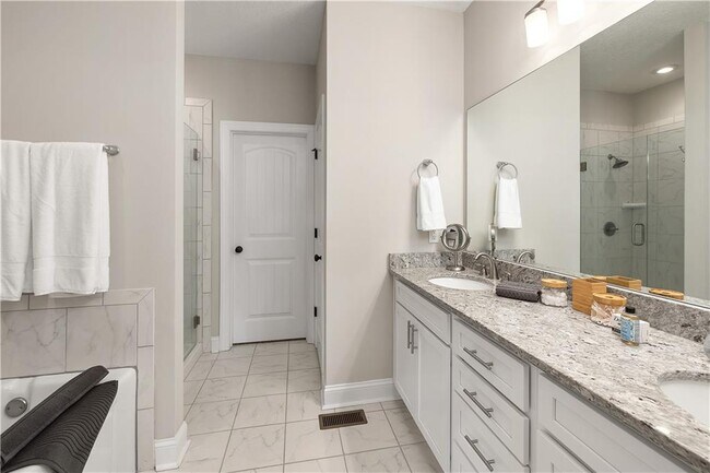 Building Photo - 405 Mariners Cir