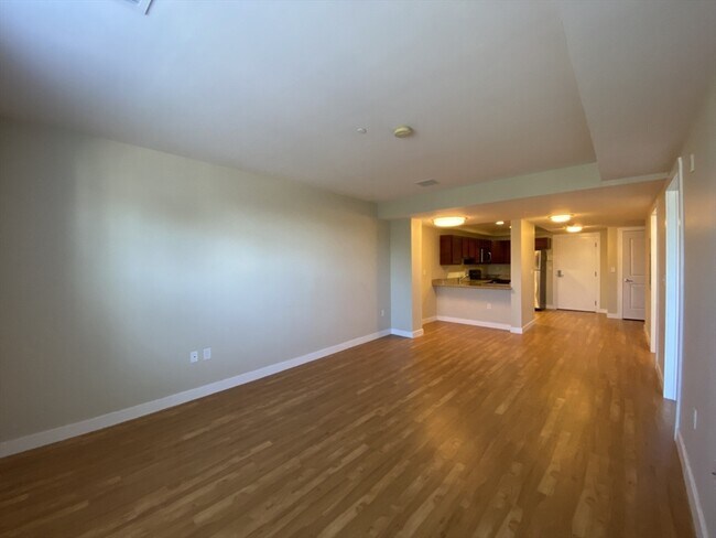 Building Photo - 20 Pond St