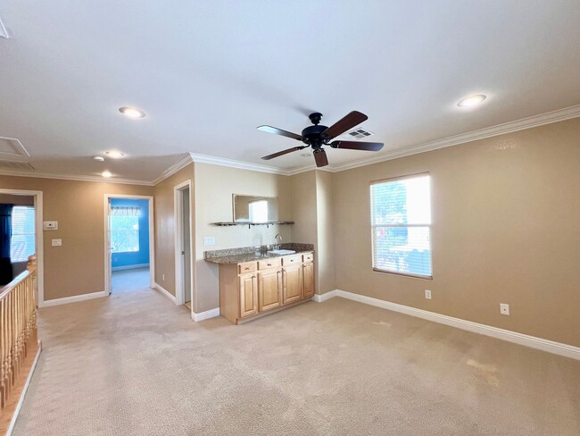 Building Photo - MOVE-IN SPECIAL! BEAUTIFUL 3 BEDROOM SUMME...