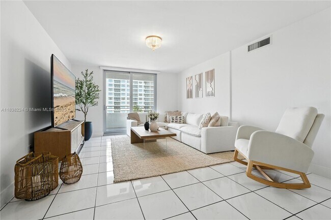 Building Photo - 5555 Collins Ave