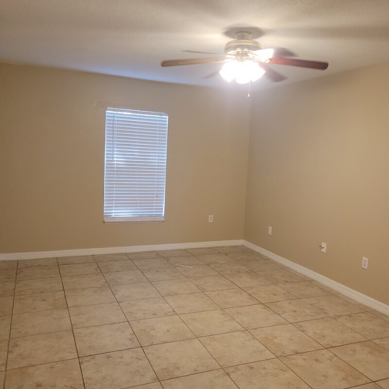 Building Photo - 935 Vanderbilt Dr