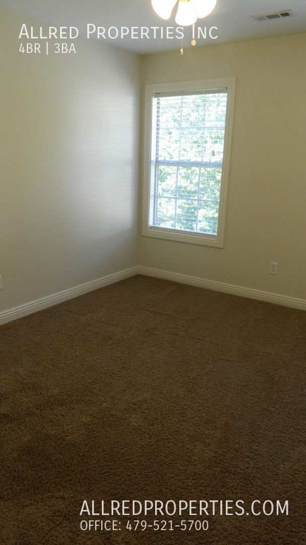 Building Photo - Spacious 4 Bed, 2.5 Bath Home in Prime Fayetteville Location With Lawn Care Included!