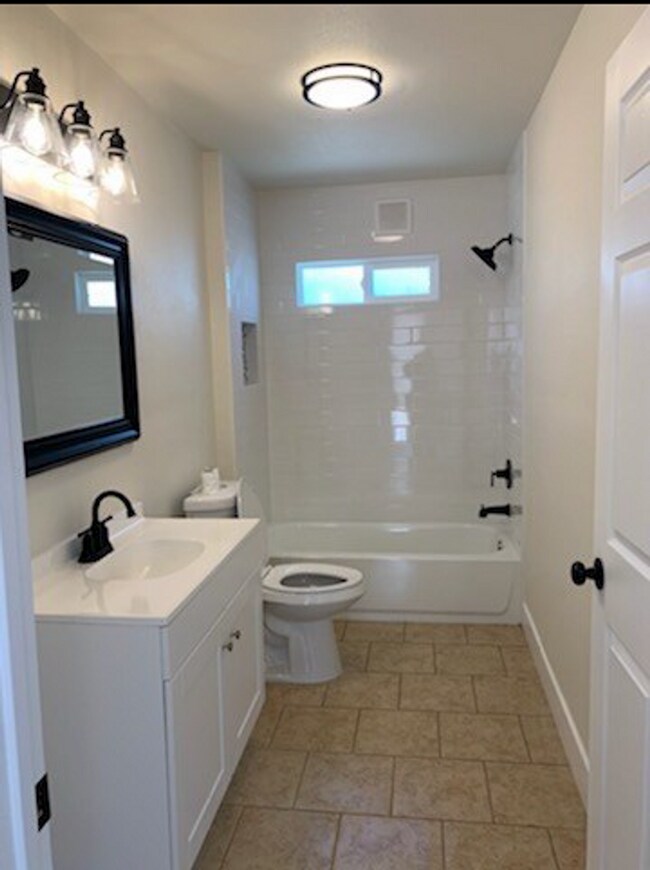 Building Photo - Buchanan Duplex