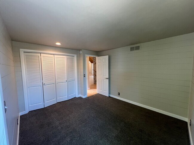 Building Photo - Fantastic 4 bed 3 bath home in the Highlan...