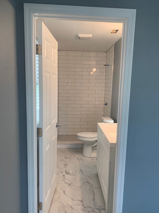 Building Photo - 2526 Stanford Dr