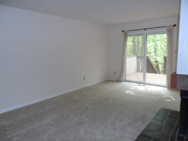 Building Photo - 4100 Five Oaks Dr