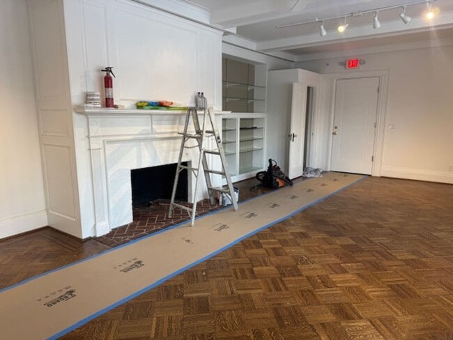 Building Photo - 775 University Ave