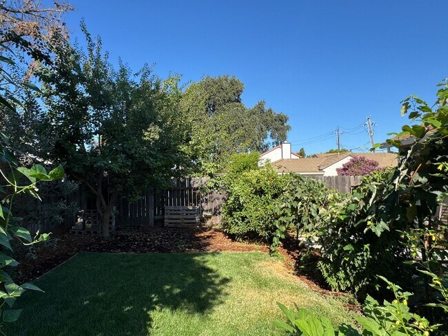 Building Photo - Charming 3-Bedroom, 2-Bath Home with Solar...