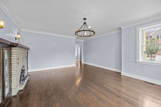Building Photo - 1101 S Oak Park Ave