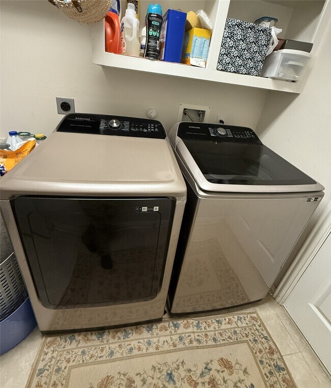 Building Photo - 814 Spring Mist Ct