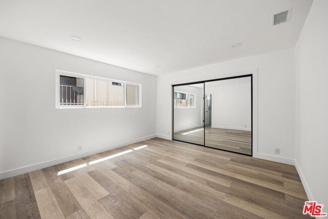 Building Photo - 733 Hayworth Ave