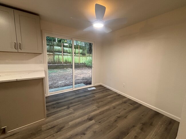 Building Photo - 4435 Fir Dr NE