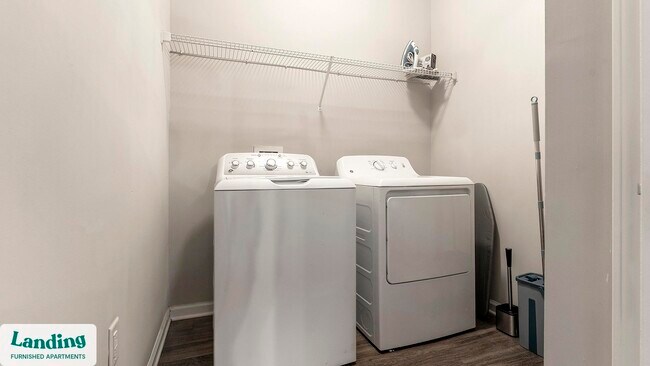 Building Photo - 915 Brentmoor Dr