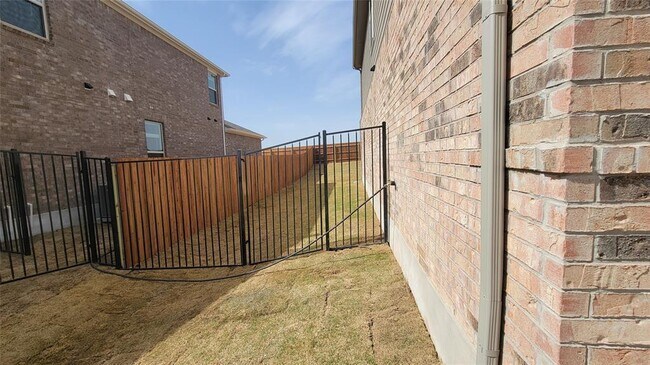 Building Photo - 440 Bristlecone Bend