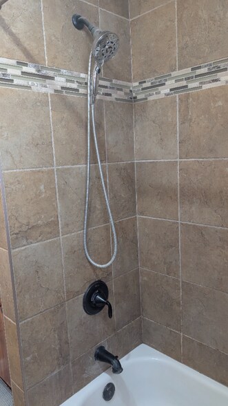 Building Photo - 8 17th Ave S