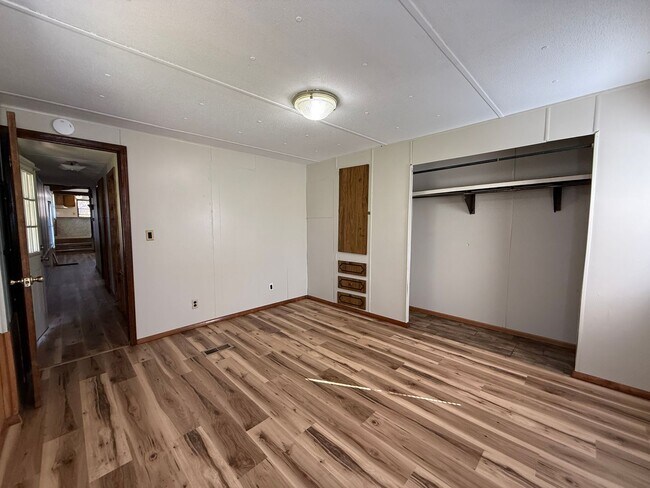 Building Photo - 2 Bedroom 1 Bath Mobile Home in Greeneville, TN