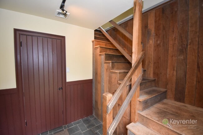 Building Photo - Bucks County Studio Loft!