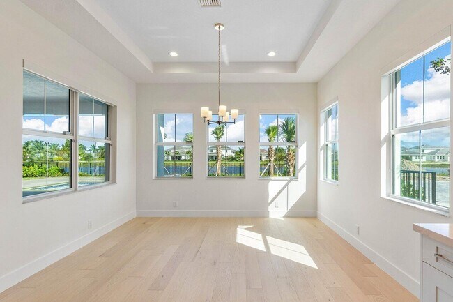 Building Photo - 9237 Crestview Cir
