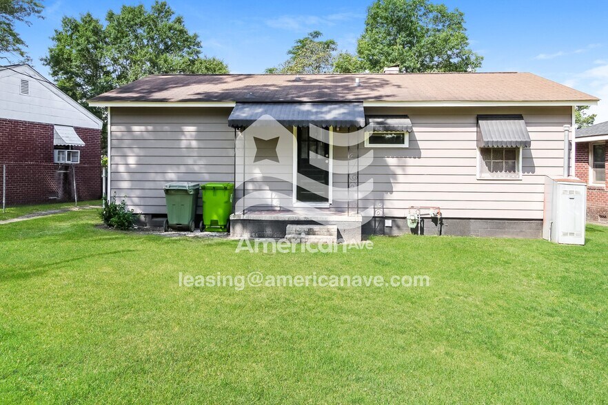 Building Photo - 10 Burdock Cir