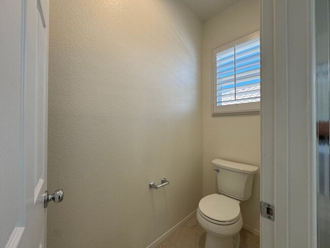 Building Photo - 5 Bedroom Canyon Hills home