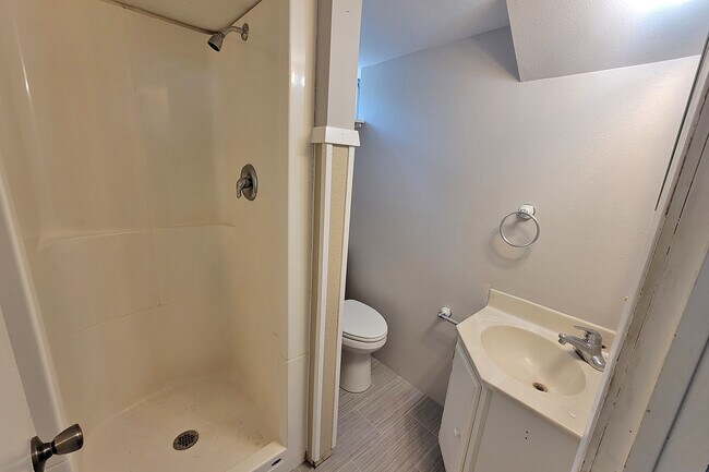 Building Photo - 1808 Dakota St