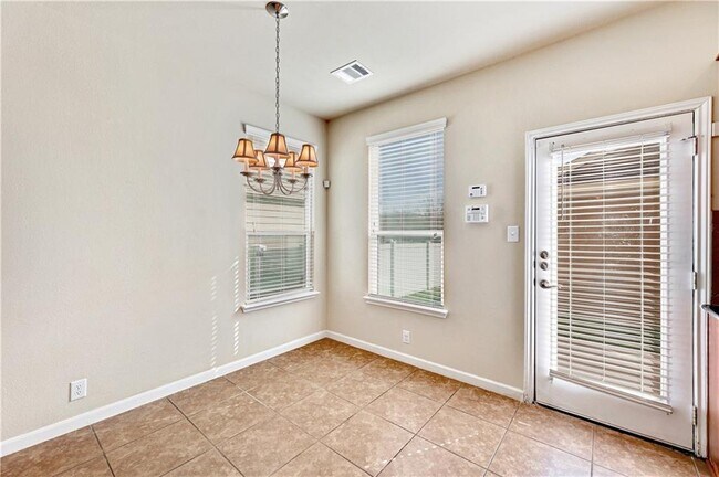 Building Photo - 930 Alamo Plaza Dr