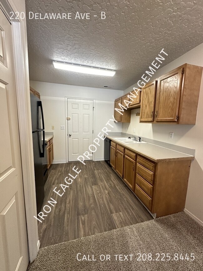 Building Photo - 220 Delaware Ave