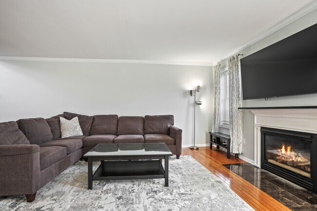 Building Photo - 1406 Pinnacle Way