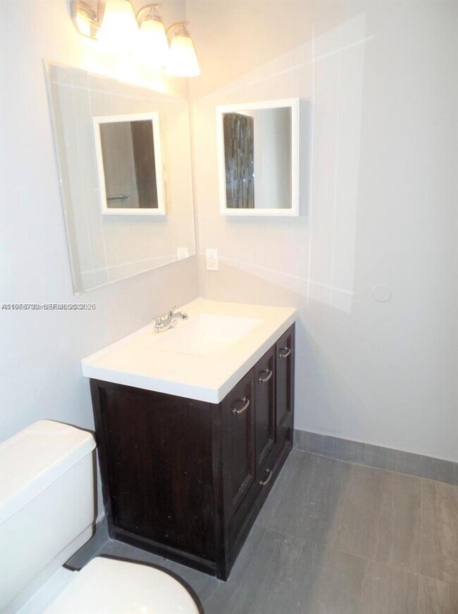 Building Photo - 1281 SW 46th Ave